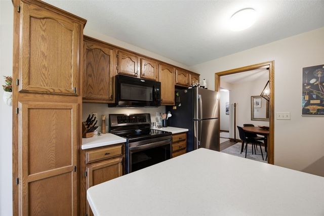 4330 Westchester Drive NE A, Cedar Rapids, IA 52402