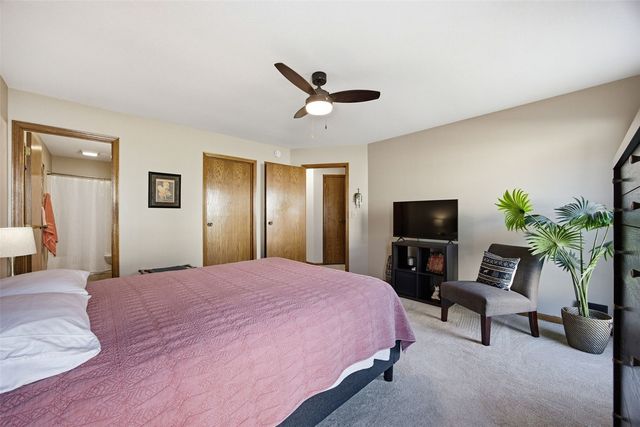 4330 Westchester Drive NE A, Cedar Rapids, IA 52402