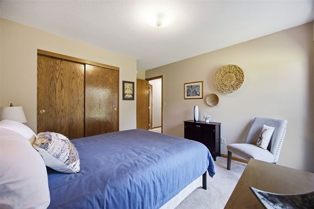 4330 Westchester Drive NE A, Cedar Rapids, IA 52402