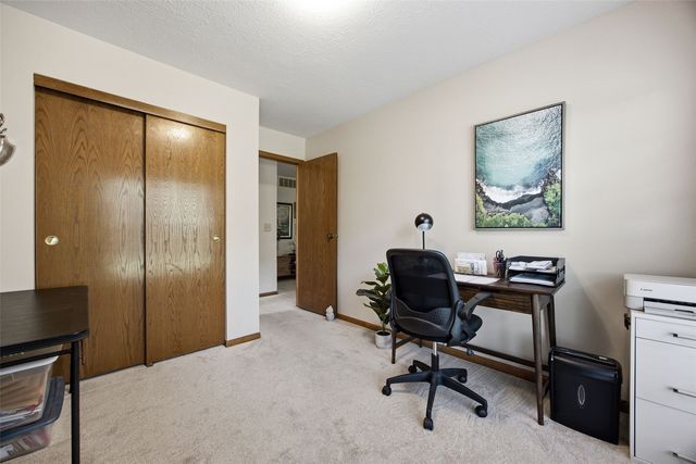 4330 Westchester Drive NE A, Cedar Rapids, IA 52402