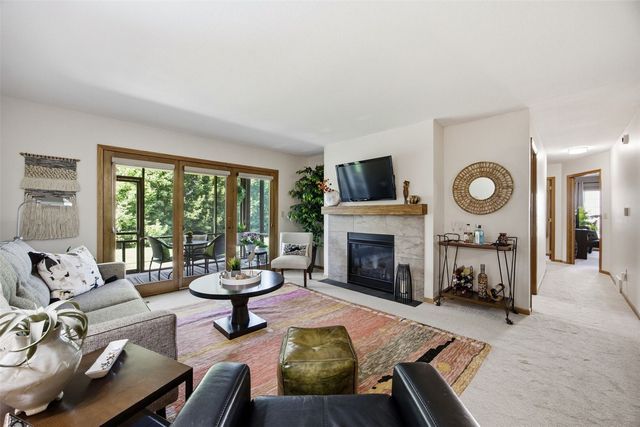 4330 Westchester Drive NE A, Cedar Rapids, IA 52402