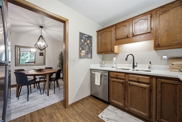 4330 Westchester Drive NE A, Cedar Rapids, IA 52402