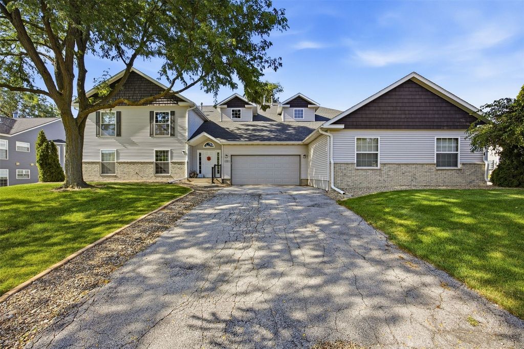 4330 Westchester Drive NE A, Cedar Rapids, IA 52402