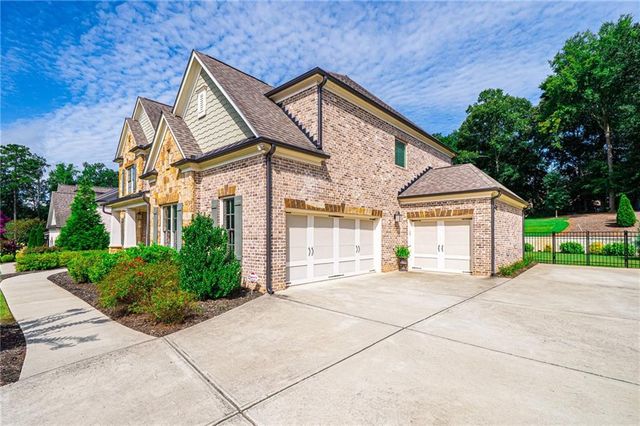 2440 Sunflower Drive, Hoschton, GA 30548