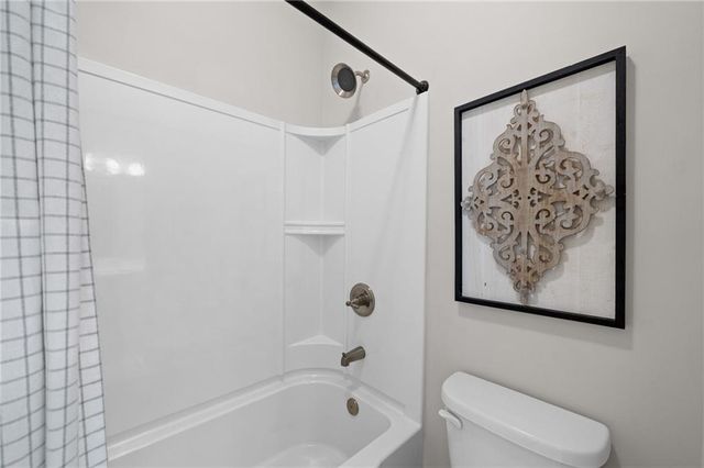 2440 Sunflower Drive, Hoschton, GA 30548
