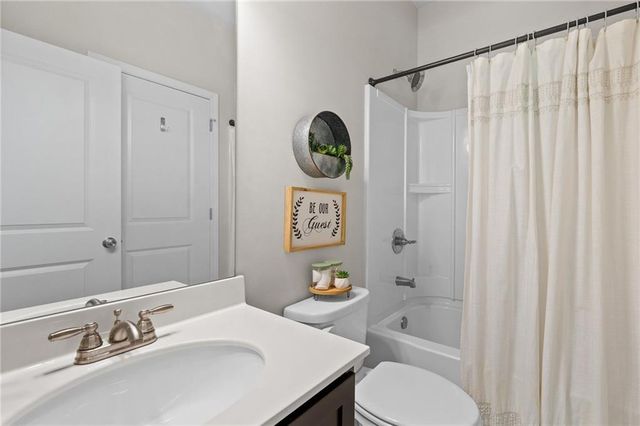 2440 Sunflower Drive, Hoschton, GA 30548