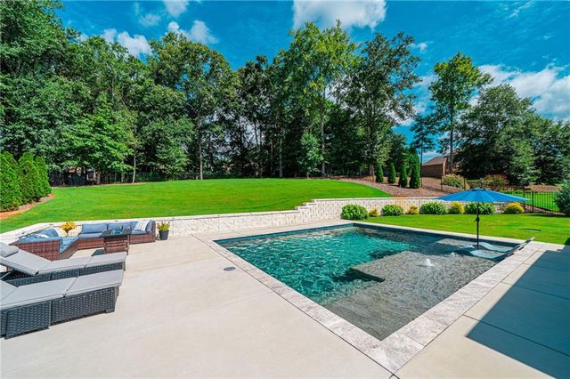 2440 Sunflower Drive, Hoschton, GA 30548