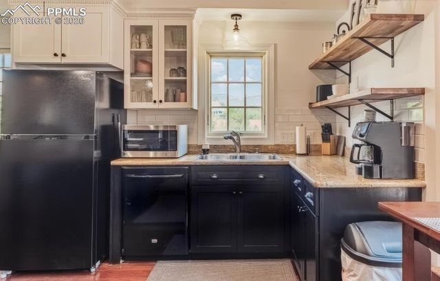 13 Oak Place, Manitou Springs, CO 80829