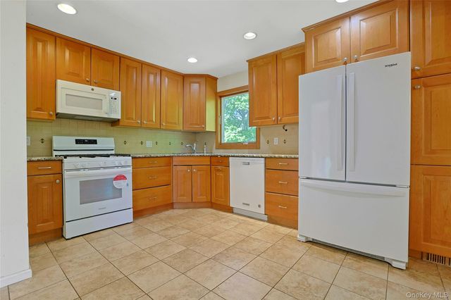 48 Lake Nanuet Drive, Nanuet, NY 10954