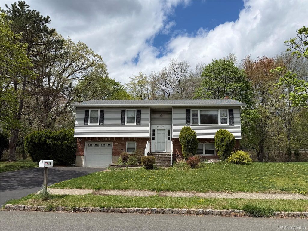 48 Lake Nanuet Drive, Nanuet, NY 10954