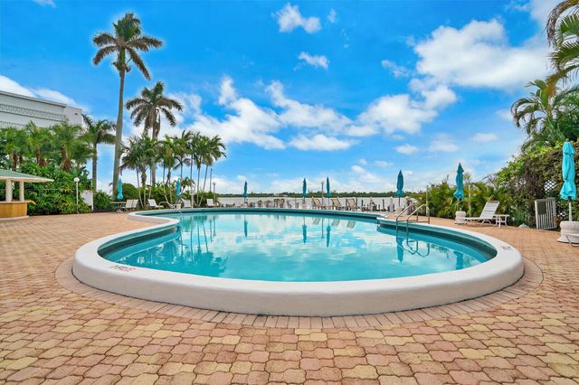 2505 S Ocean Boulevard 305, Palm Beach, FL 33480