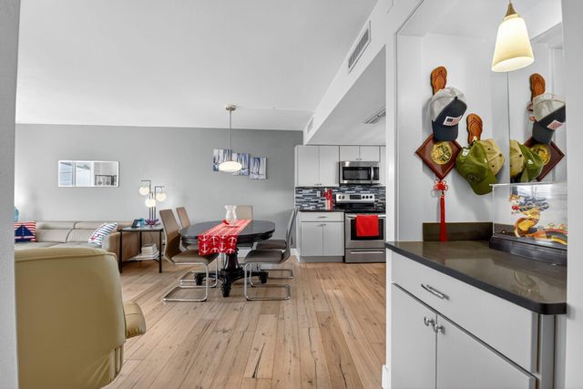 2505 S Ocean Boulevard 305, Palm Beach, FL 33480