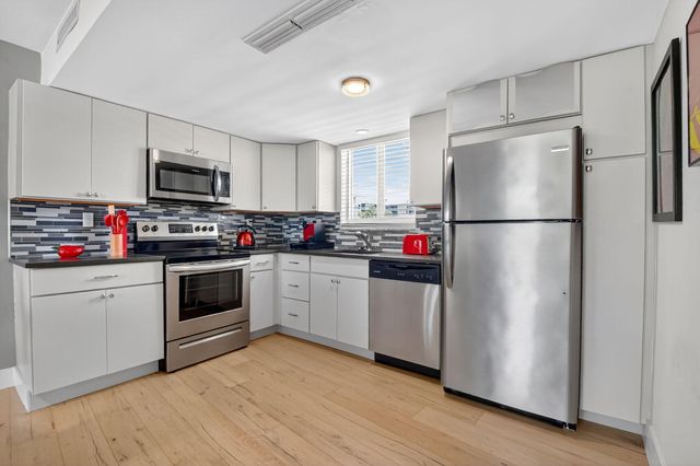 2505 S Ocean Boulevard 305, Palm Beach, FL 33480