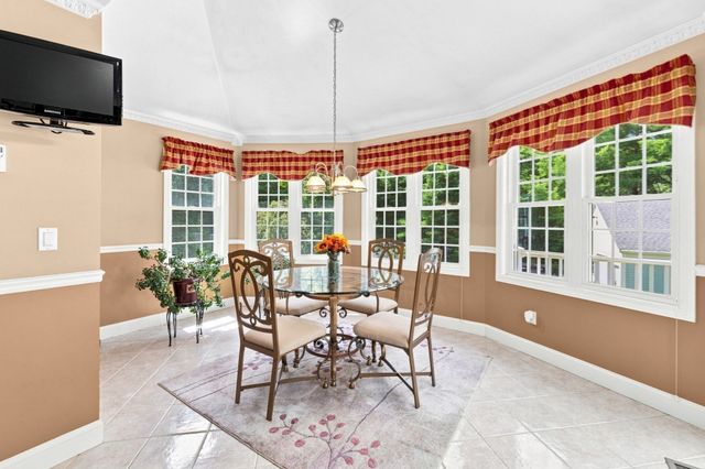 10 Edna Cir, Freetown, MA 02717