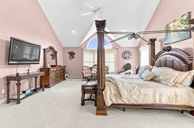 10 Edna Cir, Freetown, MA 02717