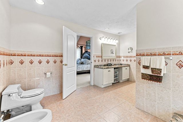 10 Edna Cir, Freetown, MA 02717