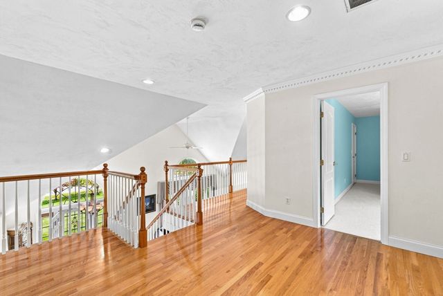 10 Edna Cir, Freetown, MA 02717