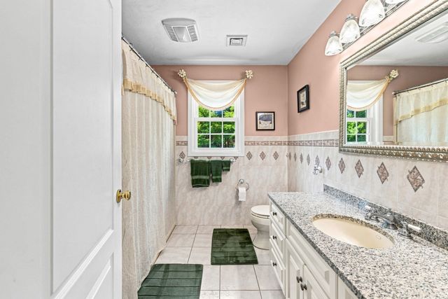 10 Edna Cir, Freetown, MA 02717