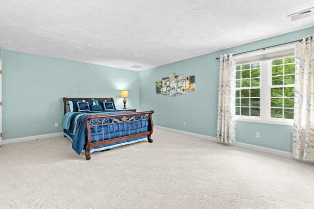 10 Edna Cir, Freetown, MA 02717