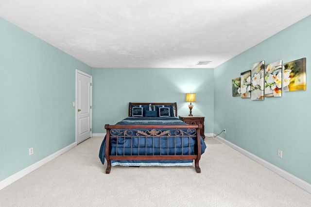 10 Edna Cir, Freetown, MA 02717