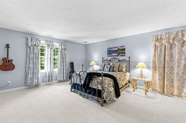 10 Edna Cir, Freetown, MA 02717
