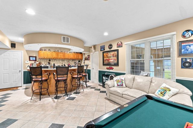 10 Edna Cir, Freetown, MA 02717