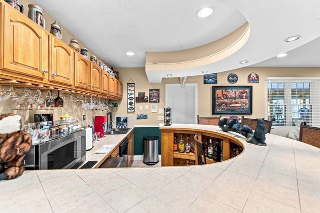 10 Edna Cir, Freetown, MA 02717