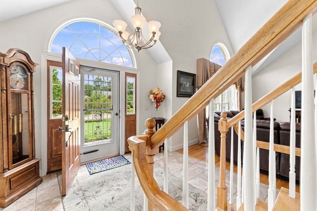 10 Edna Cir, Freetown, MA 02717