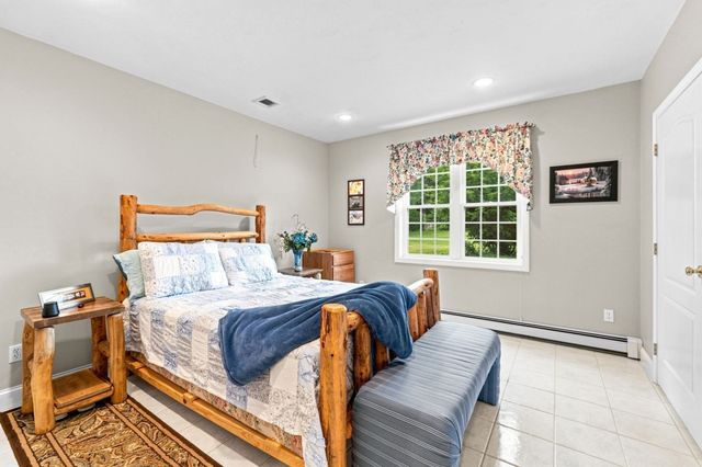 10 Edna Cir, Freetown, MA 02717
