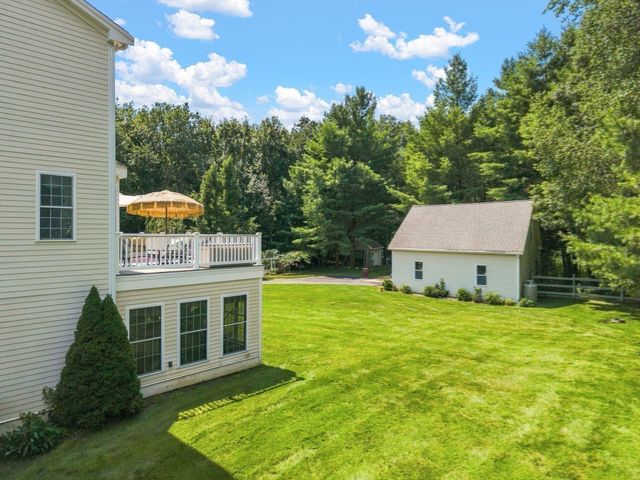 10 Edna Cir, Freetown, MA 02717