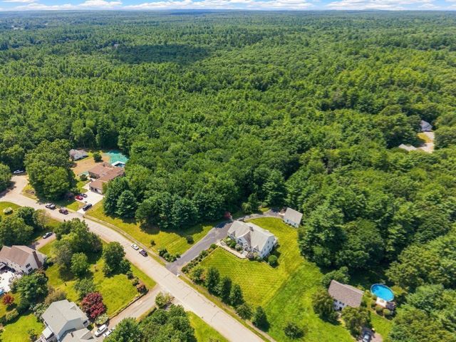 10 Edna Cir, Freetown, MA 02717