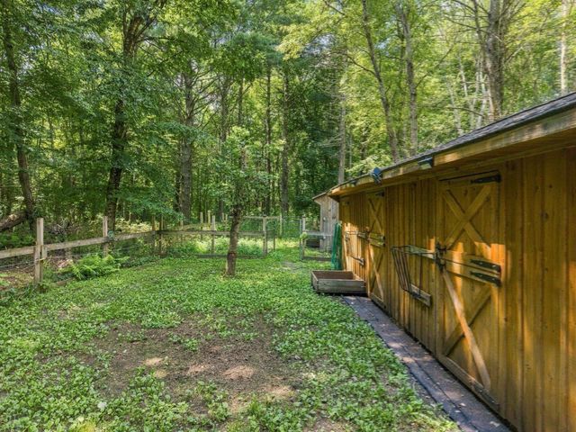 10 Edna Cir, Freetown, MA 02717