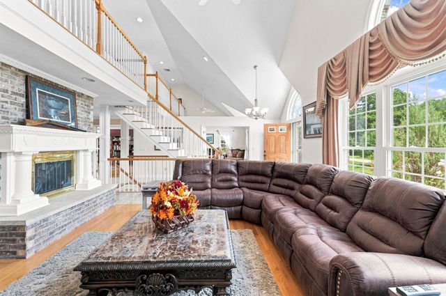 10 Edna Cir, Freetown, MA 02717
