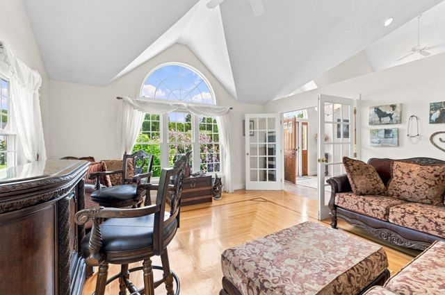 10 Edna Cir, Freetown, MA 02717