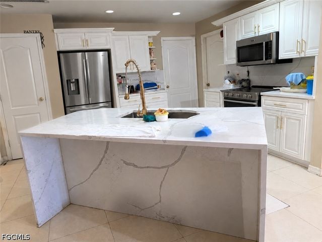2702 37th ST SW, Lehigh Acres, FL 33976