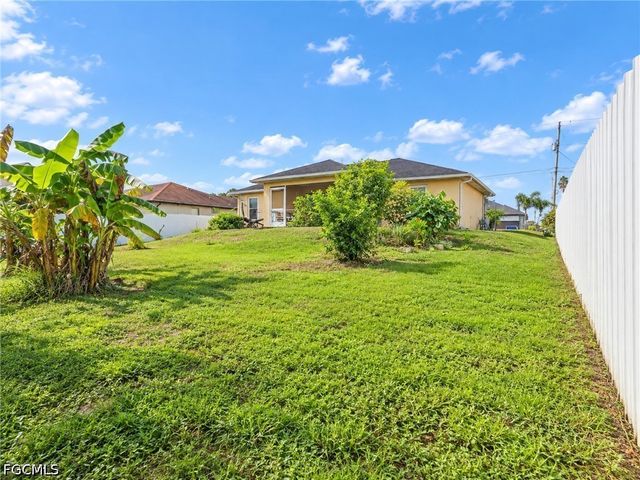 2702 37th ST SW, Lehigh Acres, FL 33976