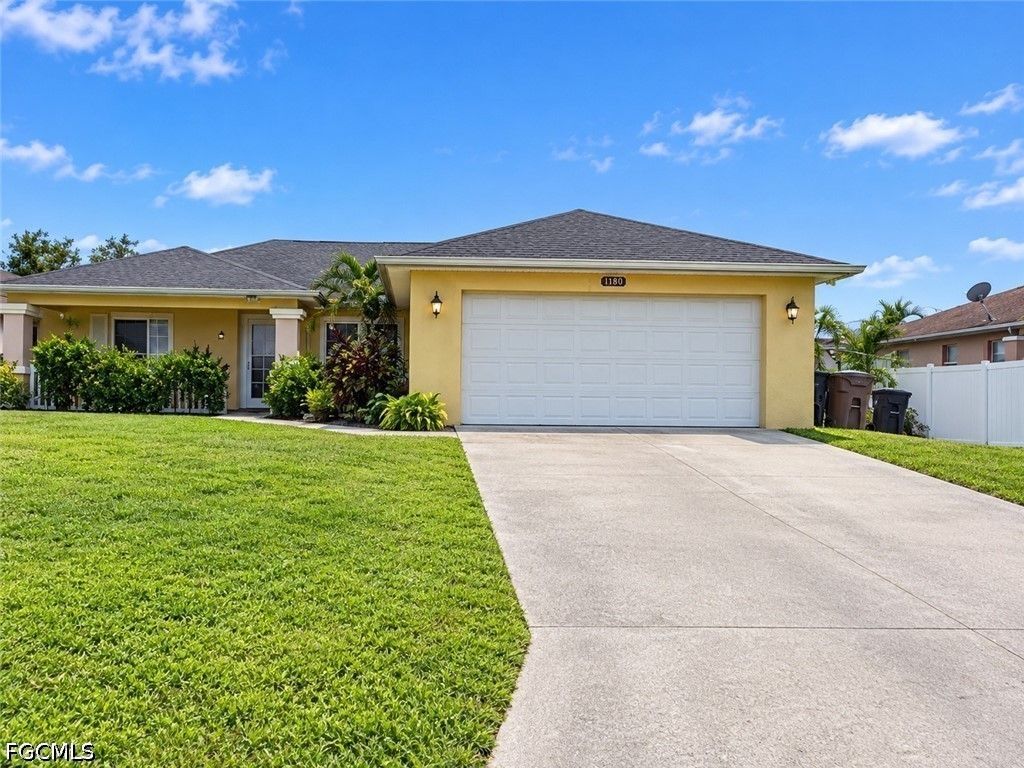 2702 37th ST SW, Lehigh Acres, FL 33976