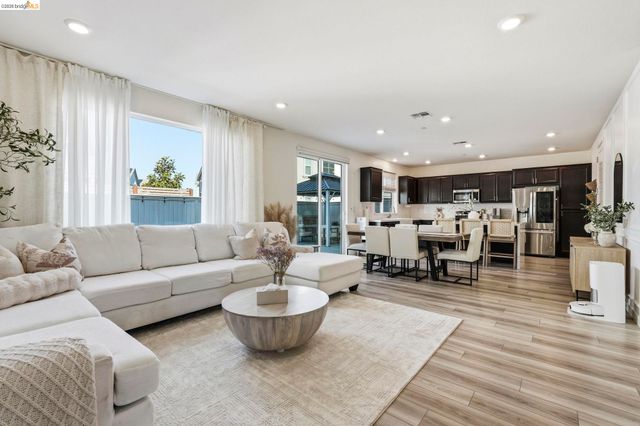 15929 Testarossa St, Lathrop, CA 95330