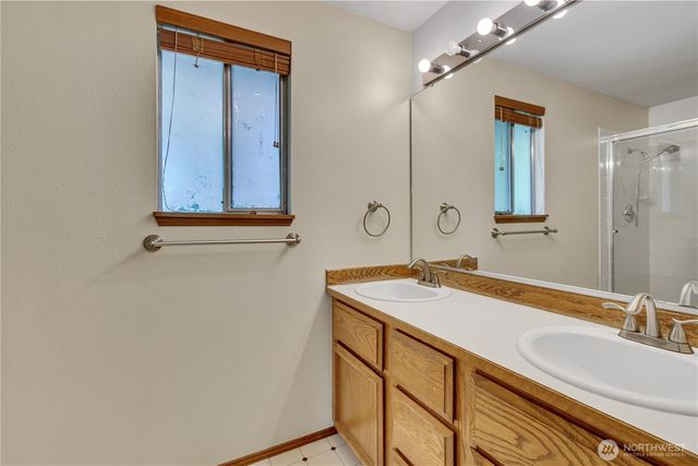 21211 95th Court S, Kent, WA 98031