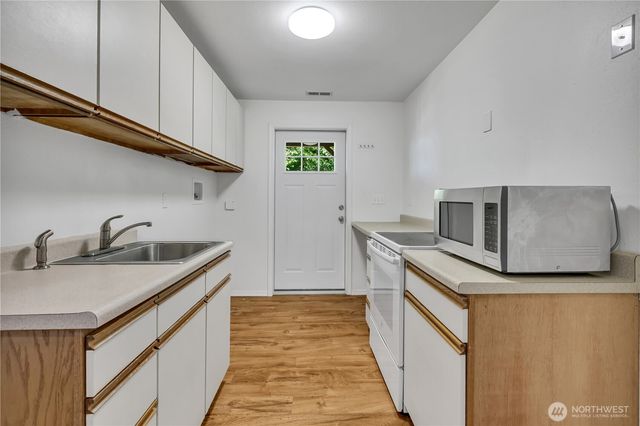 21211 95th Court S, Kent, WA 98031