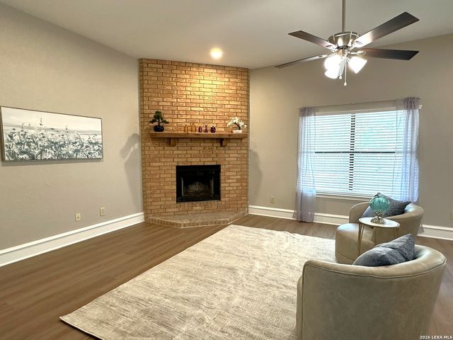 1513 PRESTON DR, Seguin, TX 78155