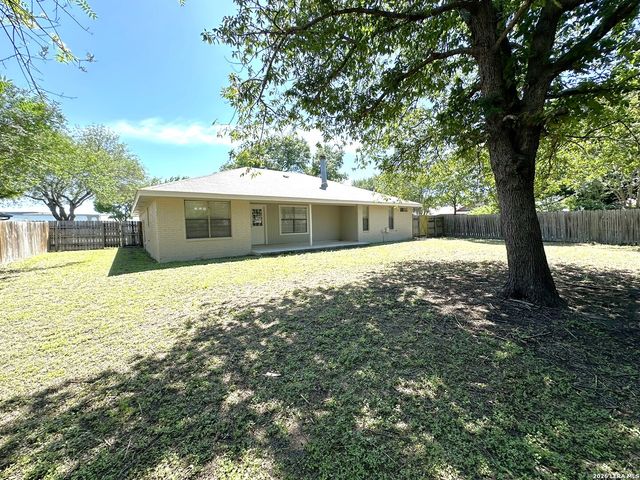 1513 PRESTON DR, Seguin, TX 78155