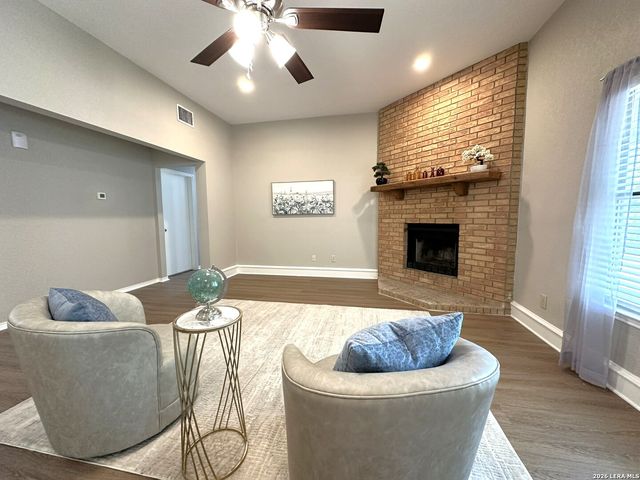 1513 PRESTON DR, Seguin, TX 78155