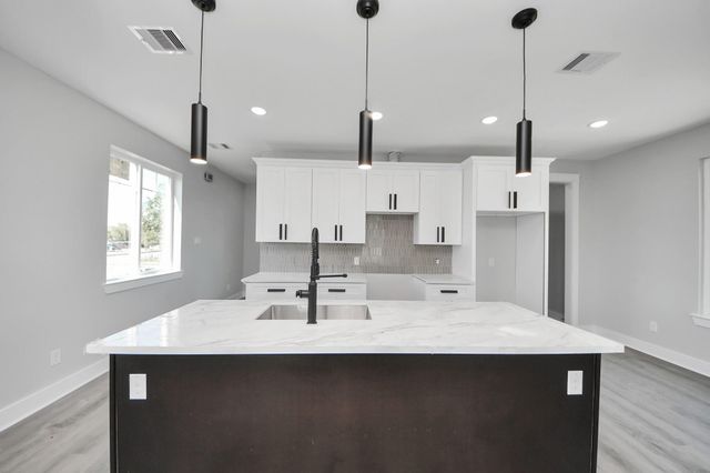 216 San Jacinto Street, La Porte, TX 77571