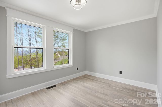 276 Coopers Drive, Hendersonville, NC 28739