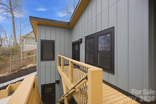 276 Coopers Drive, Hendersonville, NC 28739