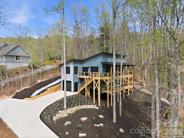 276 Coopers Drive, Hendersonville, NC 28739