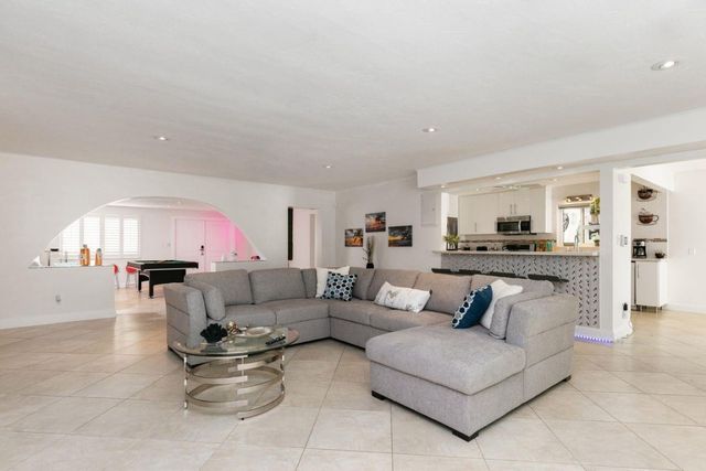 1900 N Victoria Park Road, Fort Lauderdale, FL 33305