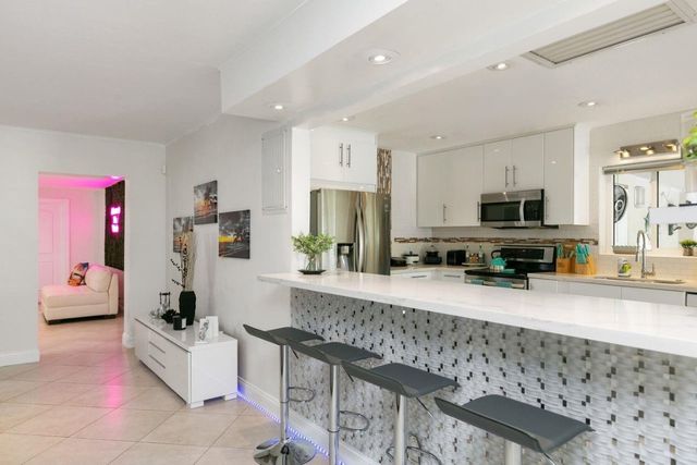 1900 N Victoria Park Road, Fort Lauderdale, FL 33305