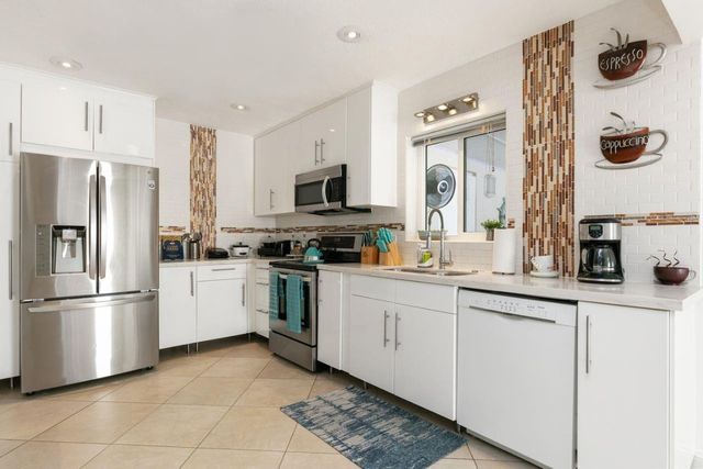 1900 N Victoria Park Road, Fort Lauderdale, FL 33305